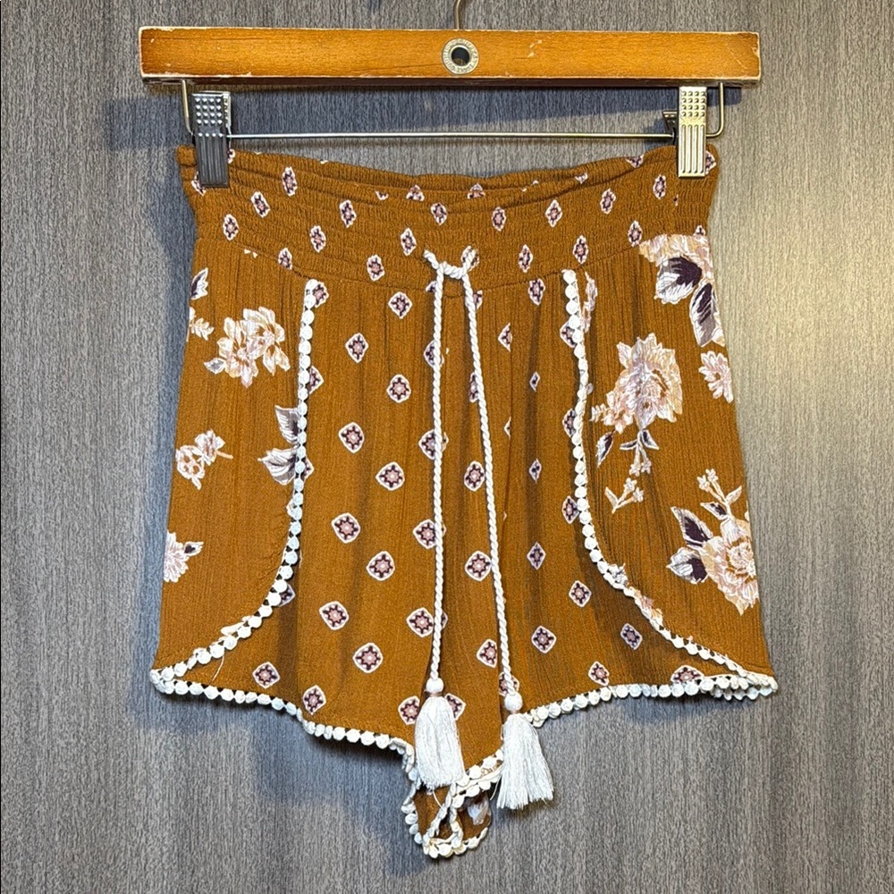 Mudd Juniors Light Brown Tie Tassel Floral Print Shorts Size Small EUC